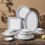 Conjunto de louça de cerâmica com borda de fumaça azul criativa, simples, uso doméstico, porcelana vitrificada sob cor, tigela de arroz com design em relevo
